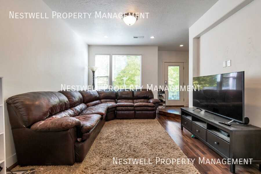 11388 S Okanogan Ln - Photo 2 of 19