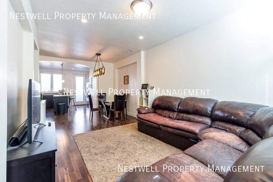 11388 S Okanogan Ln - Photo 3 of 19