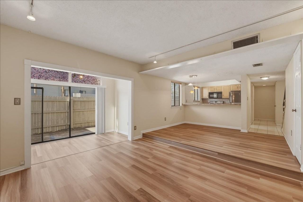 1404 Oak Pl #H - Photo 3 of 14