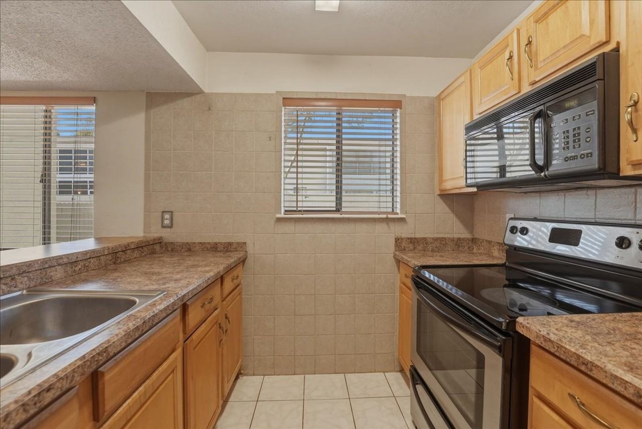 1404 Oak Pl #H - Photo 4 of 14