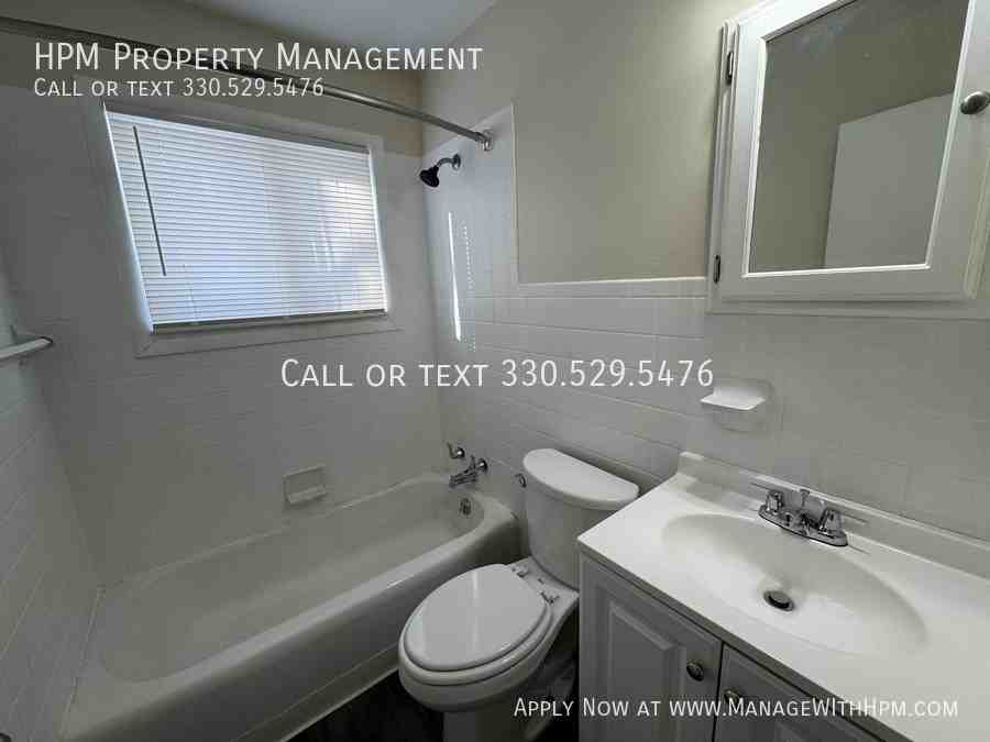 1325 Vermont Pl Ne - Photo 5 of 11