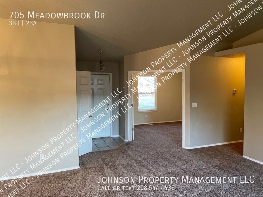 705 Meadowbrook Dr - Photo 6 of 13