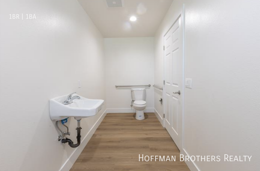 1627 E 92nd St #1627 - Photo 5 of 8