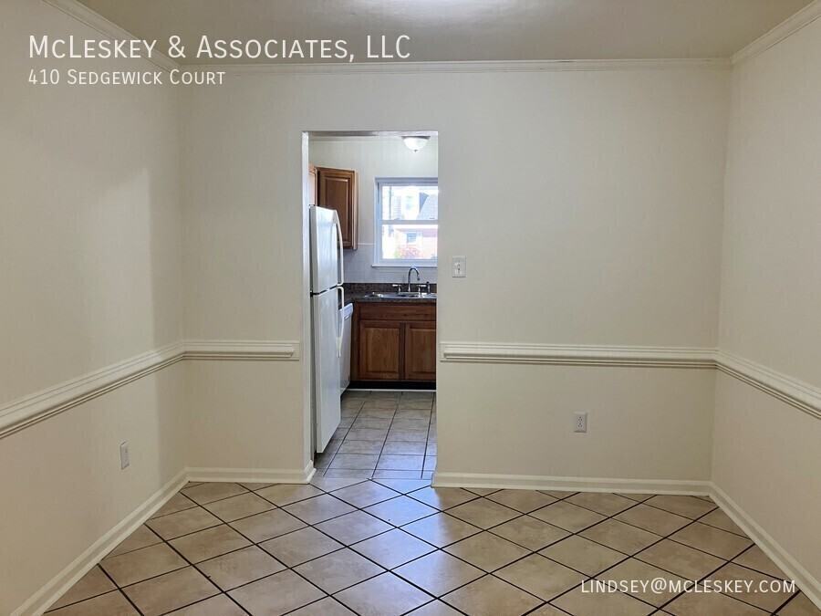 410 Sedgewick Ct - Photo 7 of 27