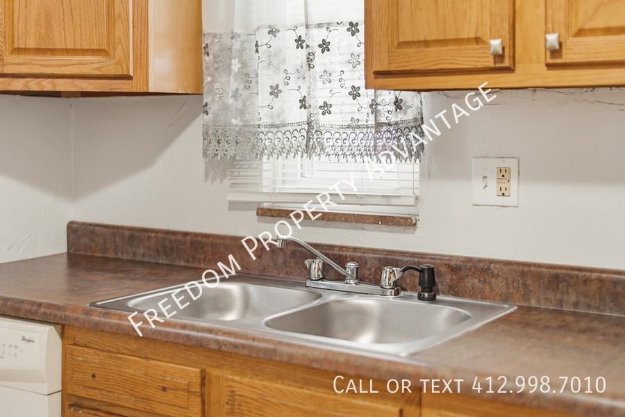 2238 Lutz Ave - Photo 5 of 35