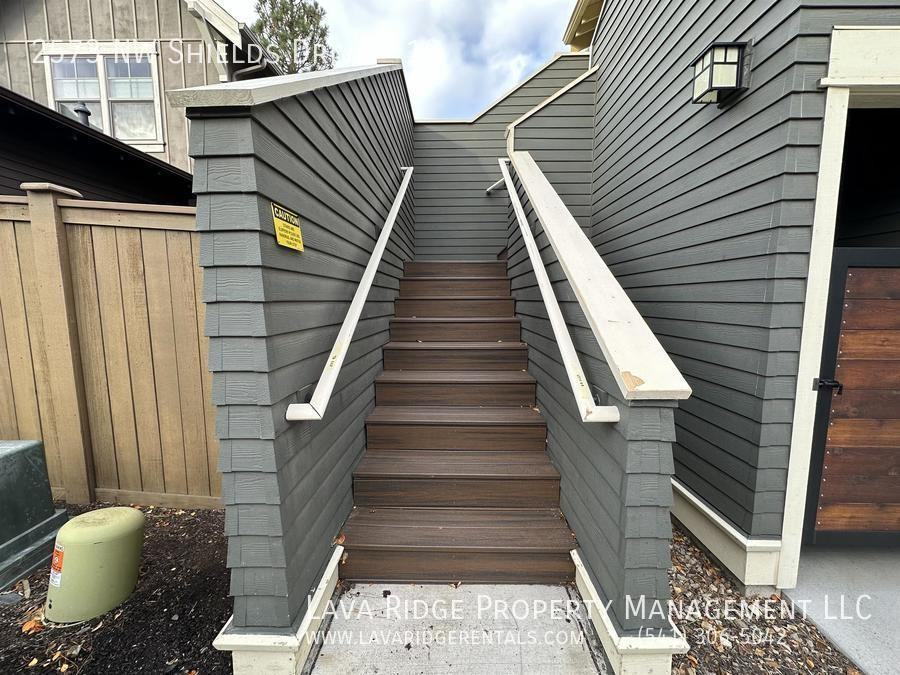 2573 Nw Shields Dr #19 - Photo 3 of 20