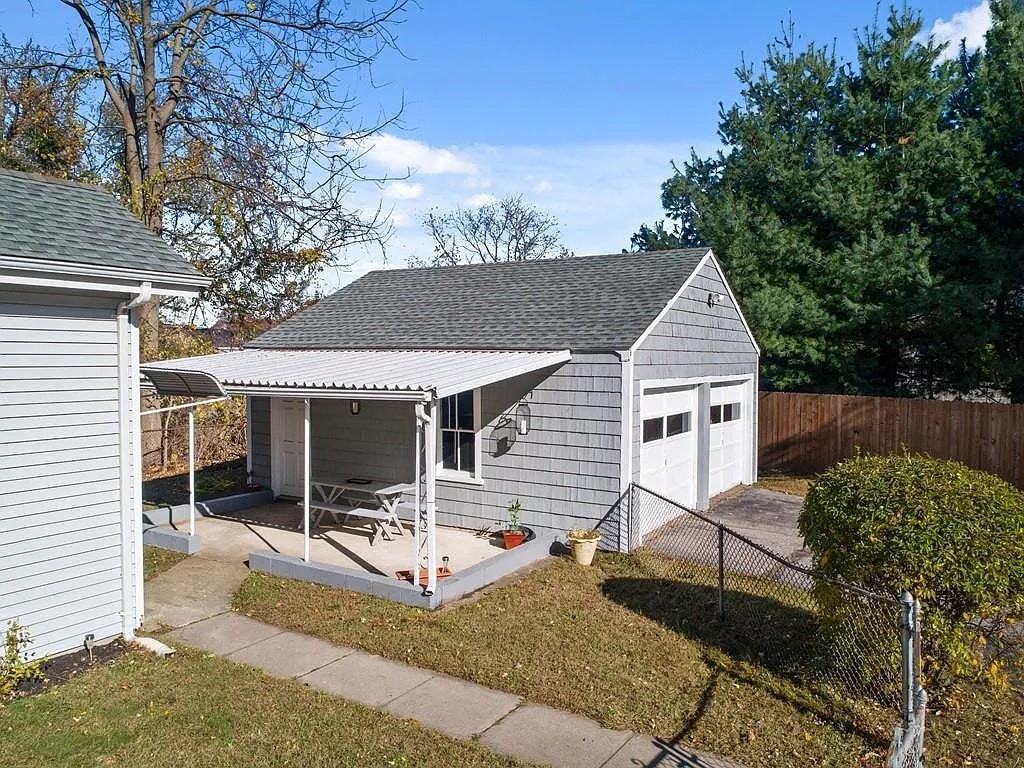 17 Rhodes Avenue - Photo 2 of 14