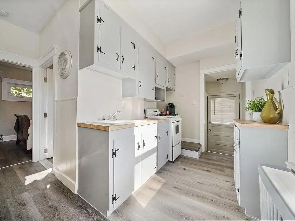 17 Rhodes Avenue - Photo 5 of 14