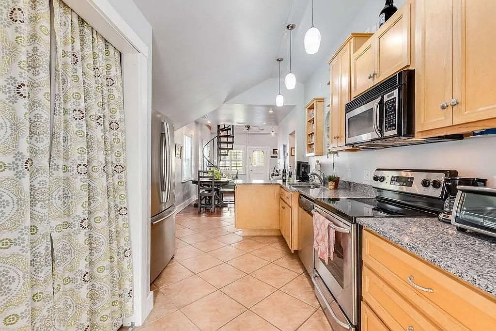 76 Abbott Street - Photo 4 of 30