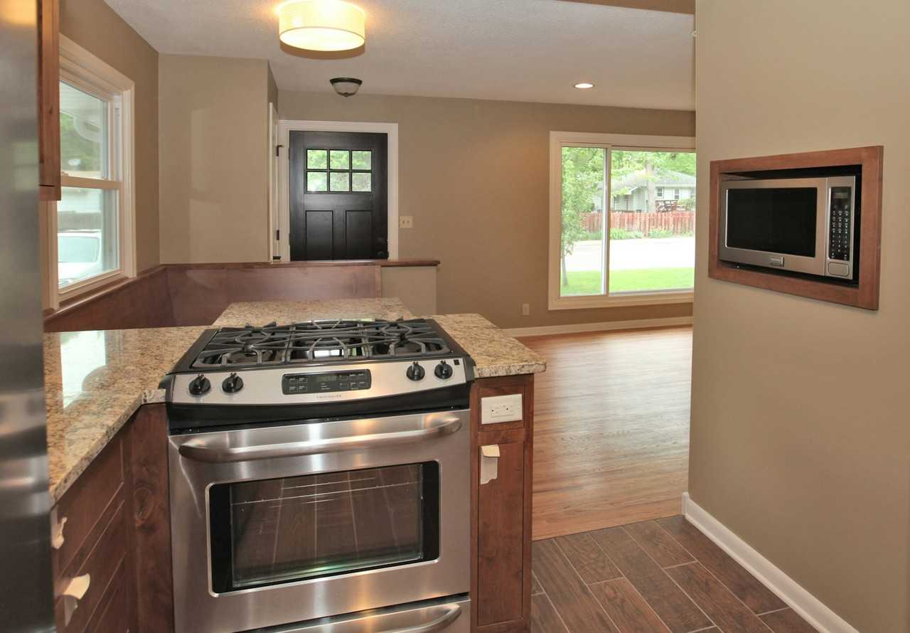 2909 West 76th Street - Photo 5 of 16