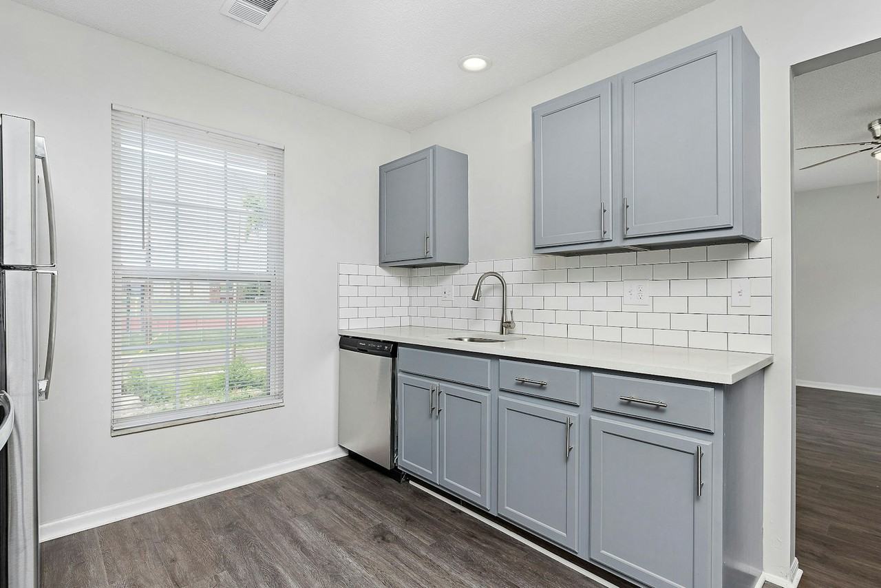 7401 West 61st Street, Unit 5 - Photo 4 of 16