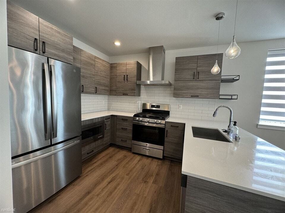 5230 33rd Avenue South - Photo 6 of 20