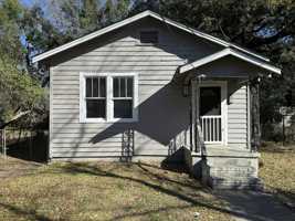 featured image of 1070 Arlington St