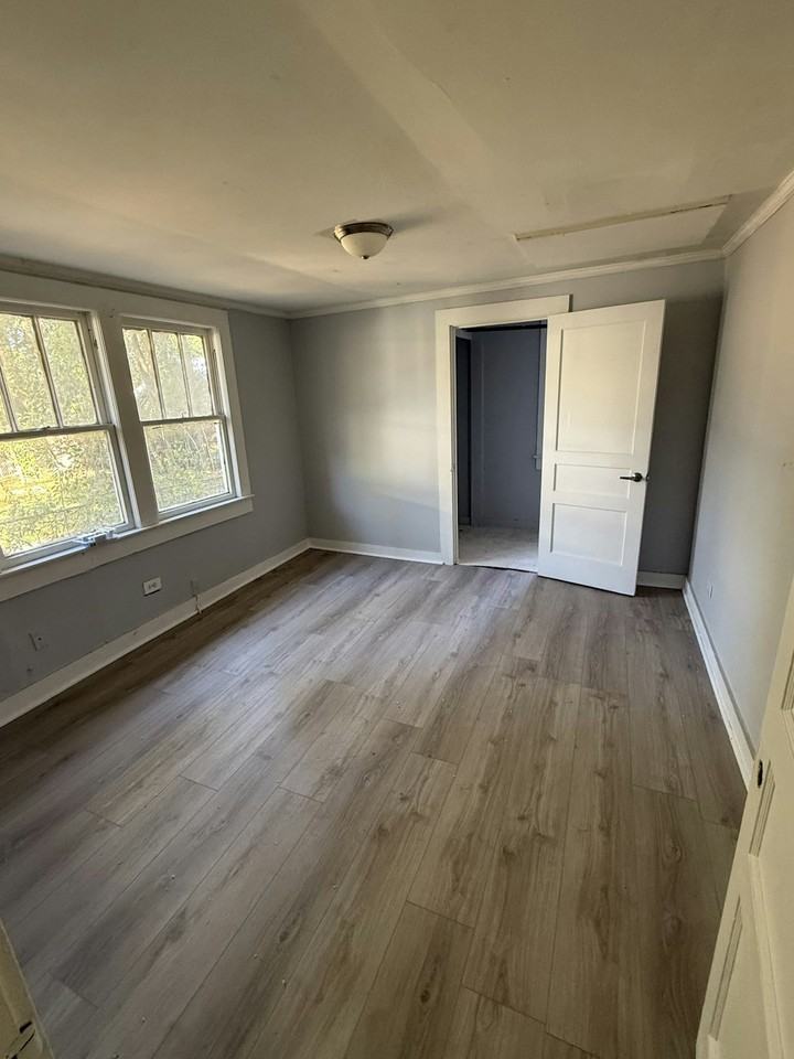 1070 Arlington Street - Photo 4 of 6