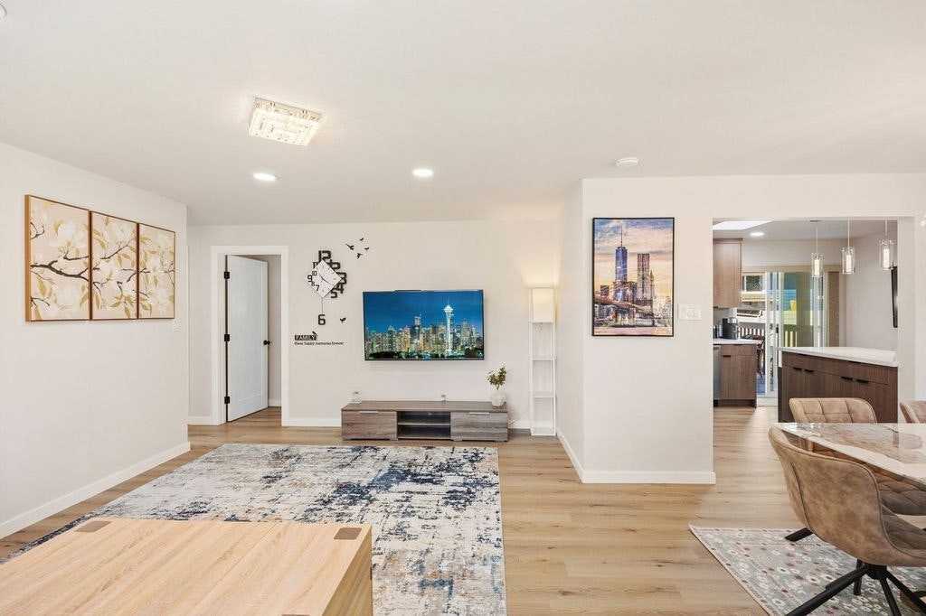 11405 14th Avenue Southwest - Photo 2 of 19