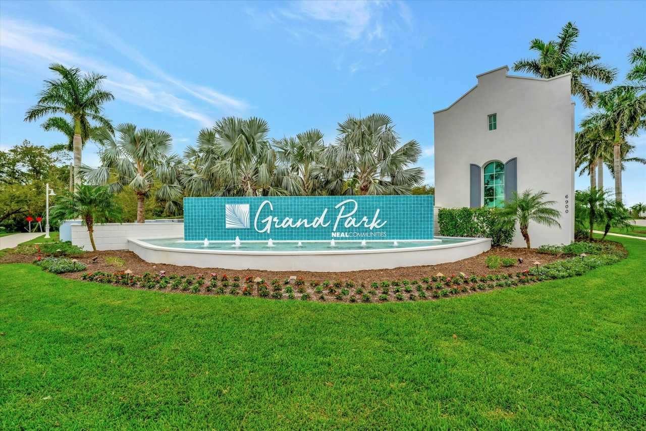 10182 Crystal Isles Circle - Photo 3 of 31