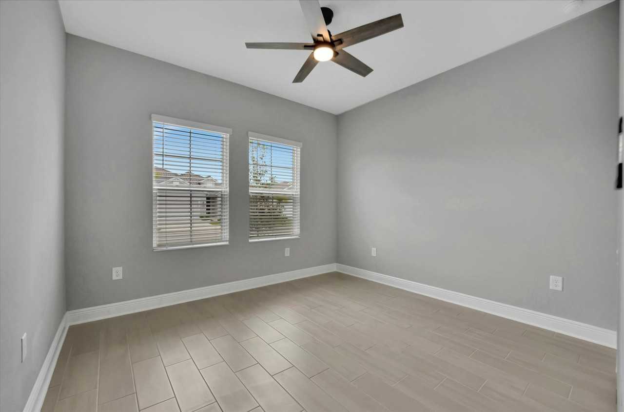 10182 Crystal Isles Circle - Photo 4 of 31