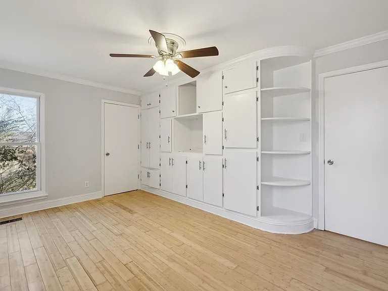 320 Belinda Parkway - Photo 3 of 23