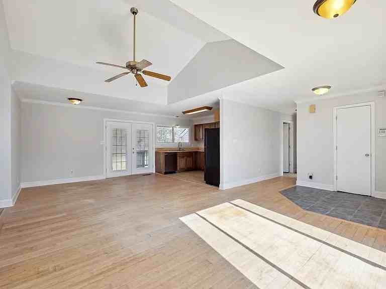 320 Belinda Parkway - Photo 5 of 23