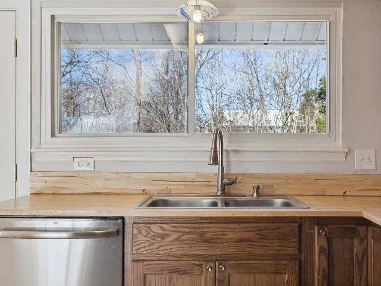 320 Belinda Parkway - Photo 6 of 23