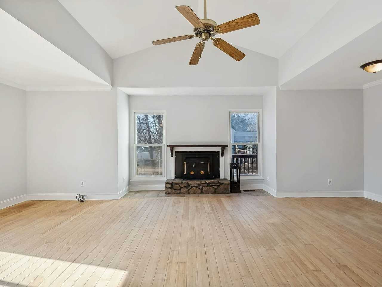 320 Belinda Parkway - Photo 7 of 23