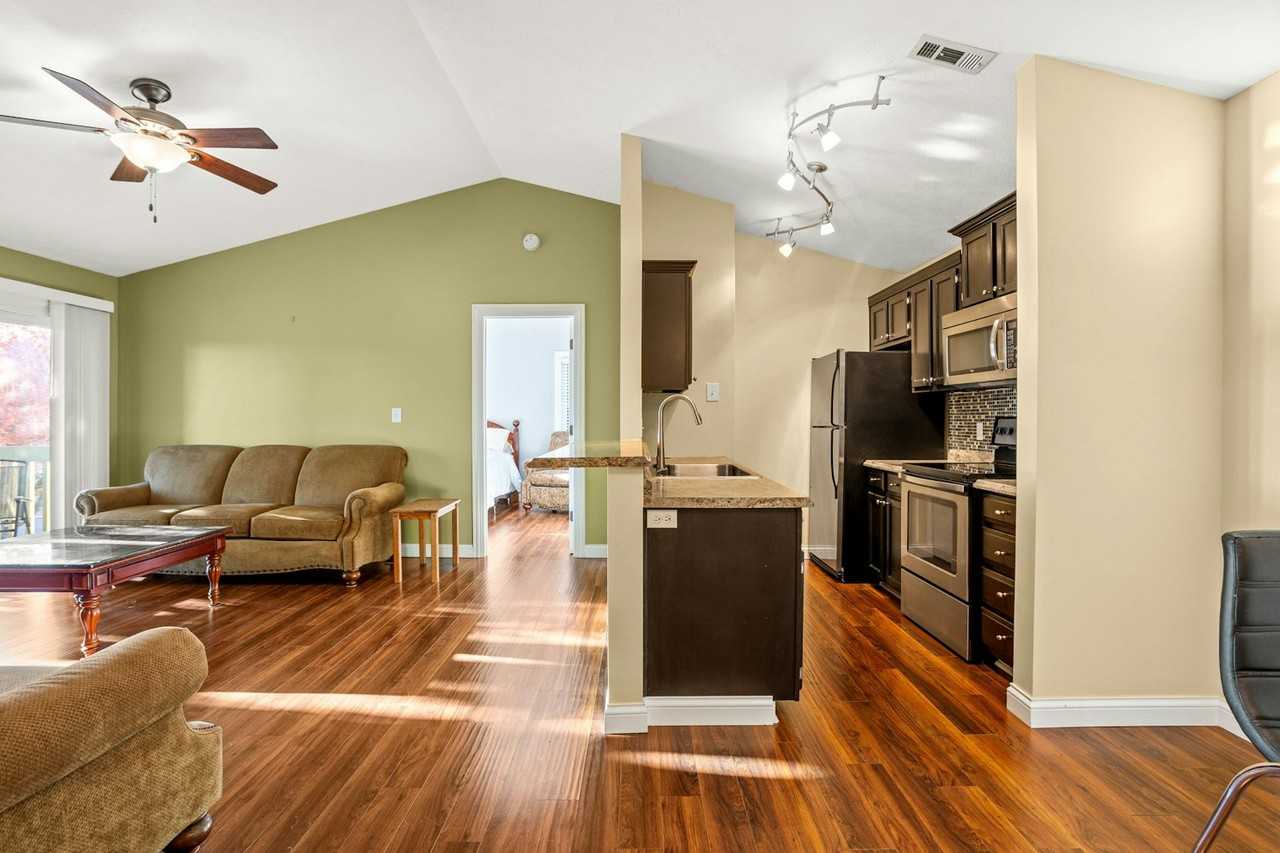 4530 Village Ct, Unit 5 - Photo 5 of 33