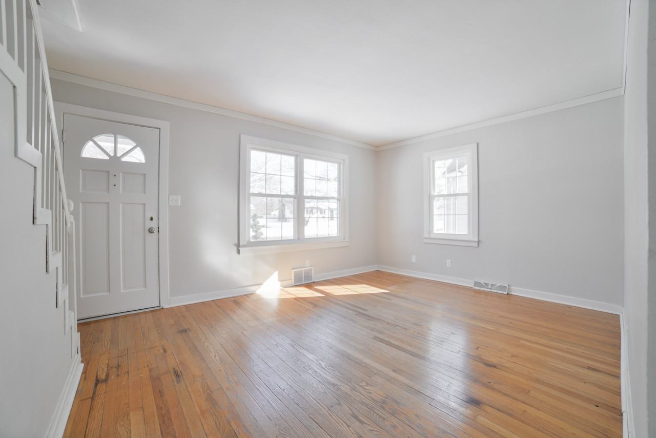 225 Henderson St #NA - Photo 3 of 16