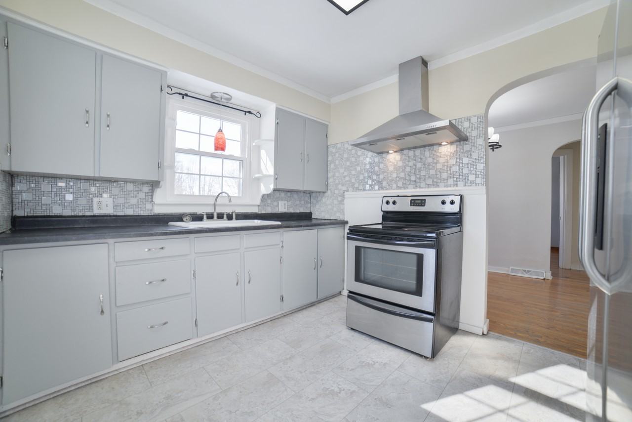 225 Henderson St #NA - Photo 6 of 16