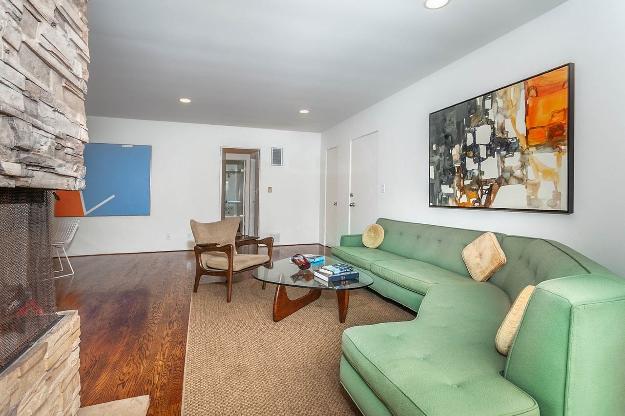 938 San Vicente Blvd #8 - Photo 5 of 17