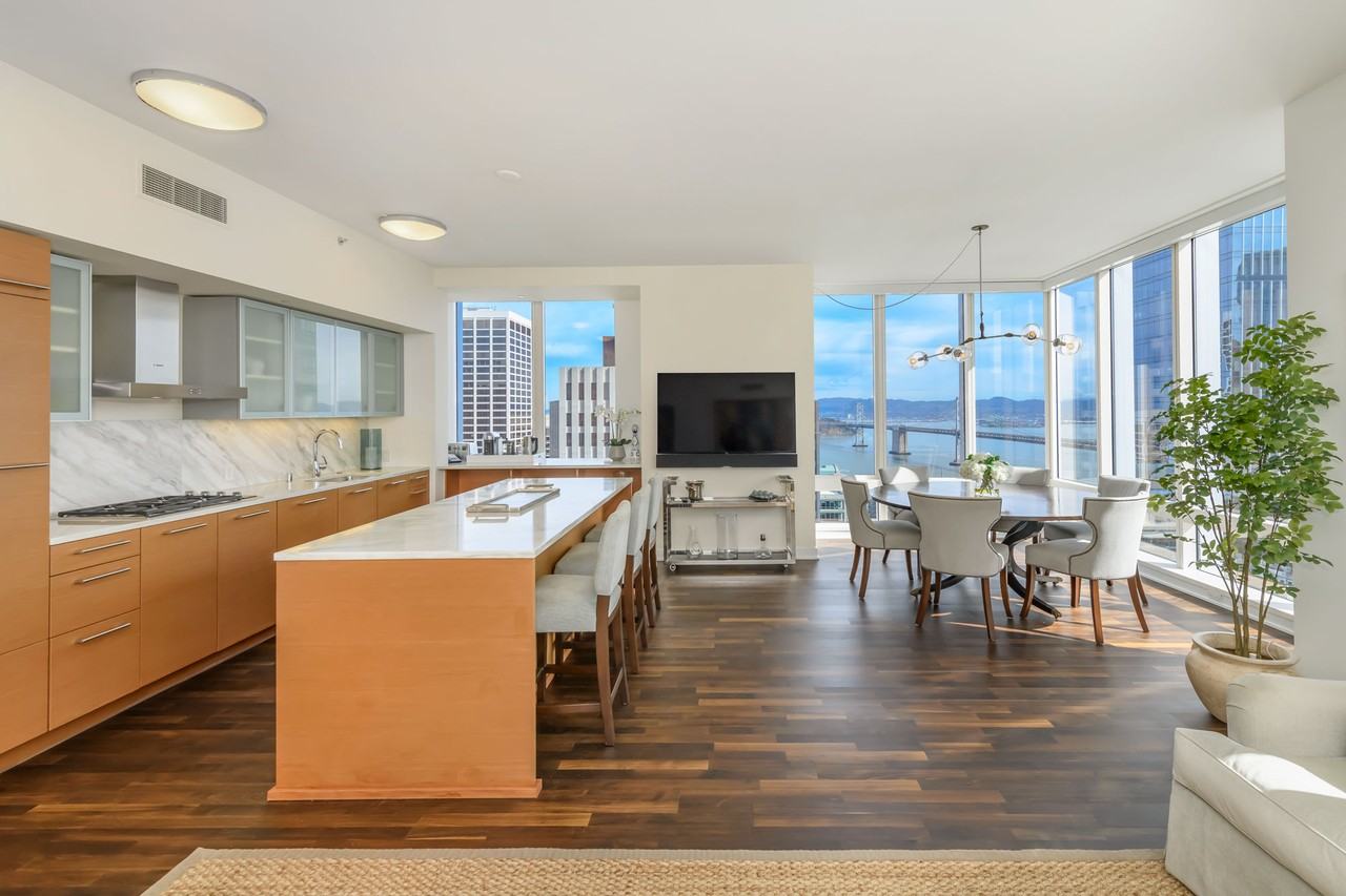 301 Mission St #40D - Photo 2 of 20