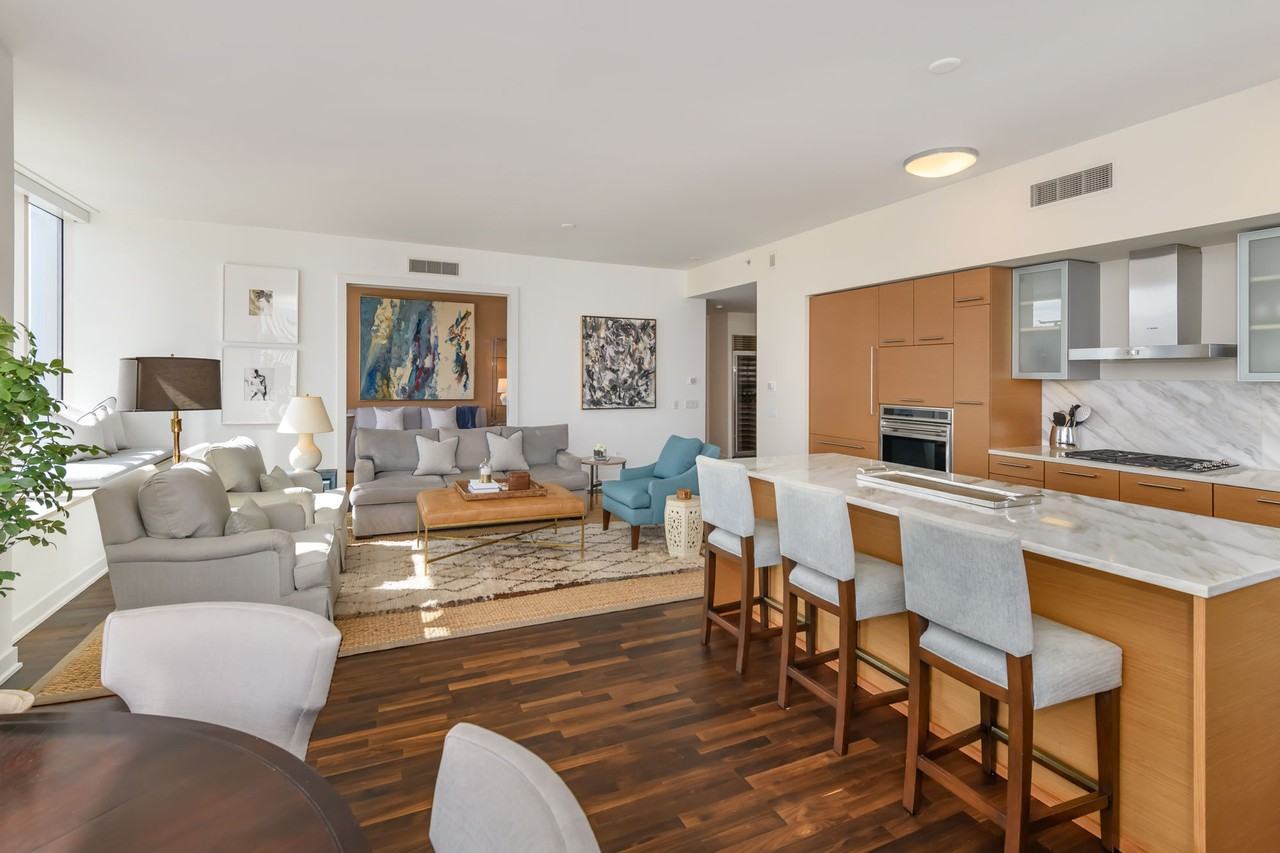 301 Mission St #40D - Photo 3 of 20