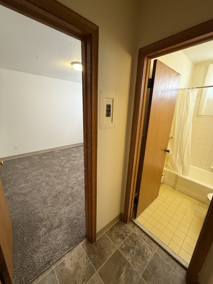 5121 University Ave Ne #204 - Photo 6 of 9