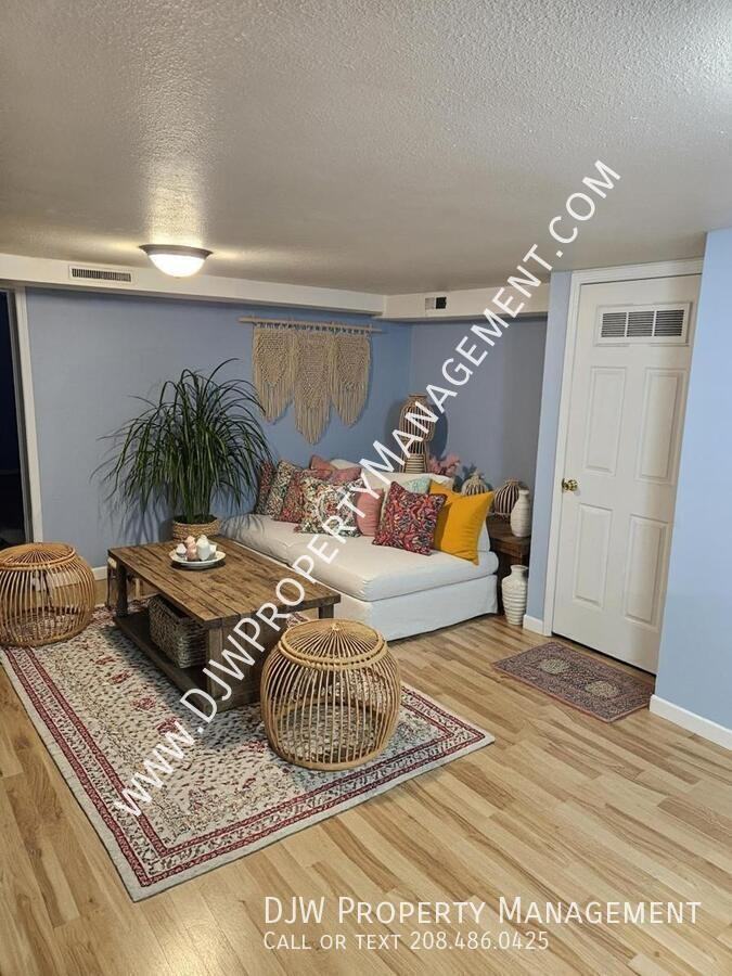 1914 S Owyhee St - Photo 2 of 6