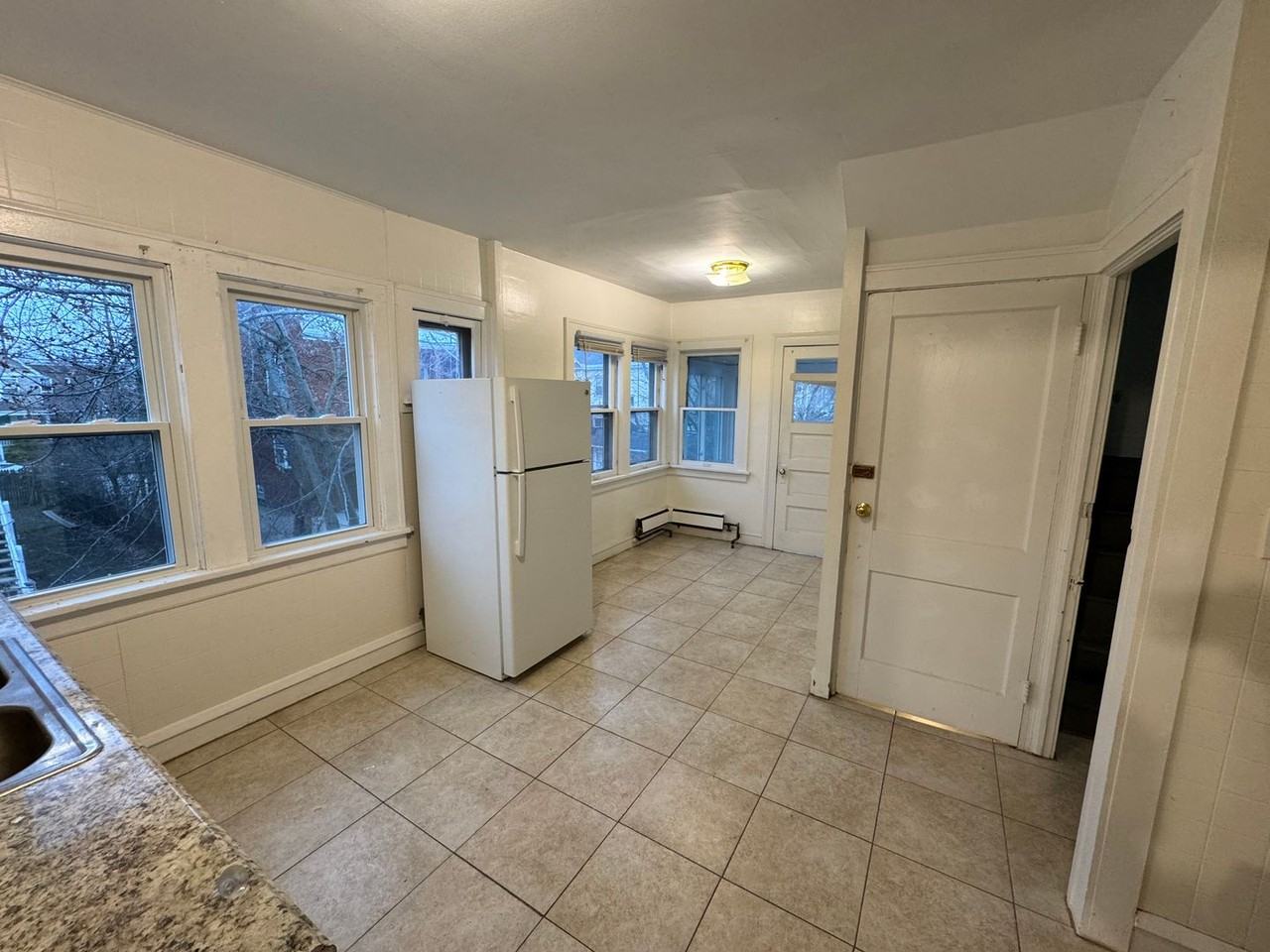 12611 Franklin Blvd Uppr #2 - Photo 7 of 26