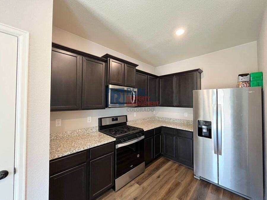 913 Twining Ave - Photo 3 of 15