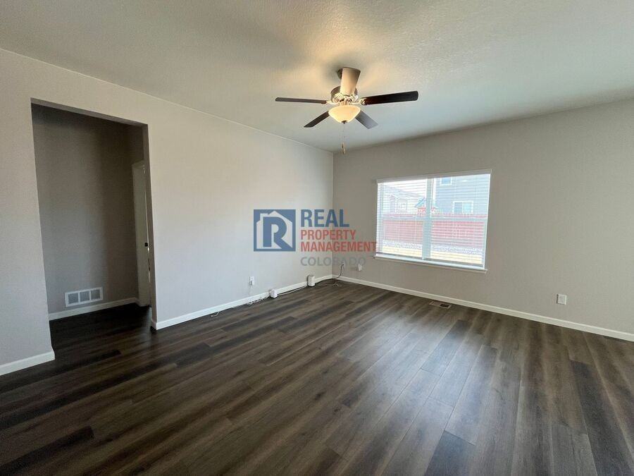 913 Twining Ave - Photo 5 of 15