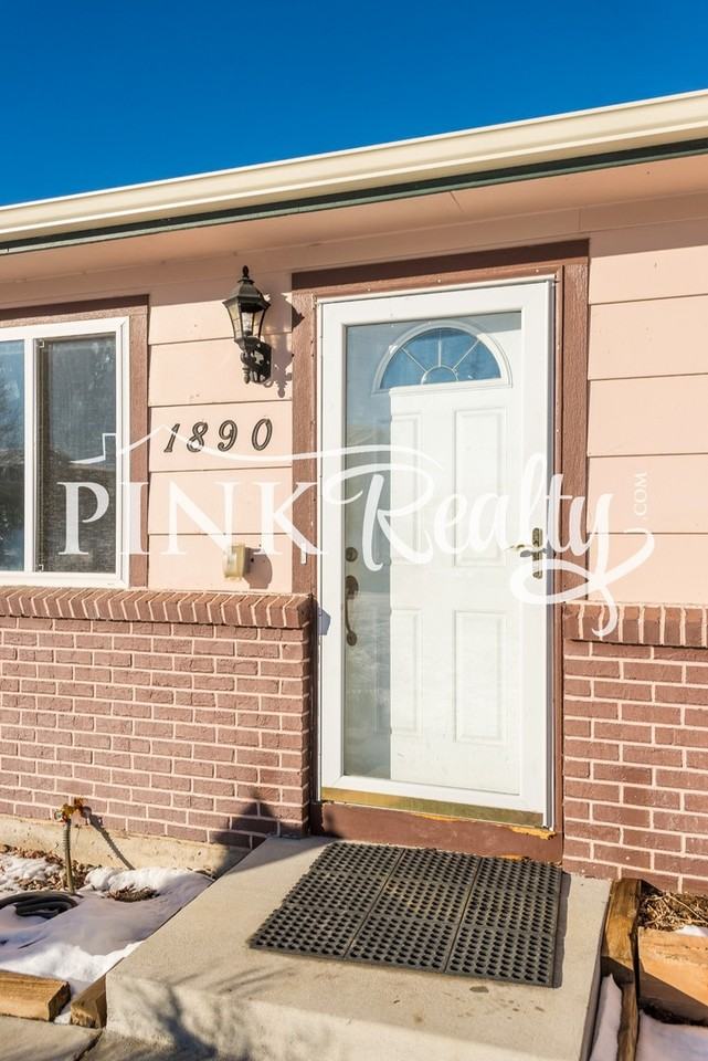 1890 Chamberlin S - Photo 2 of 32