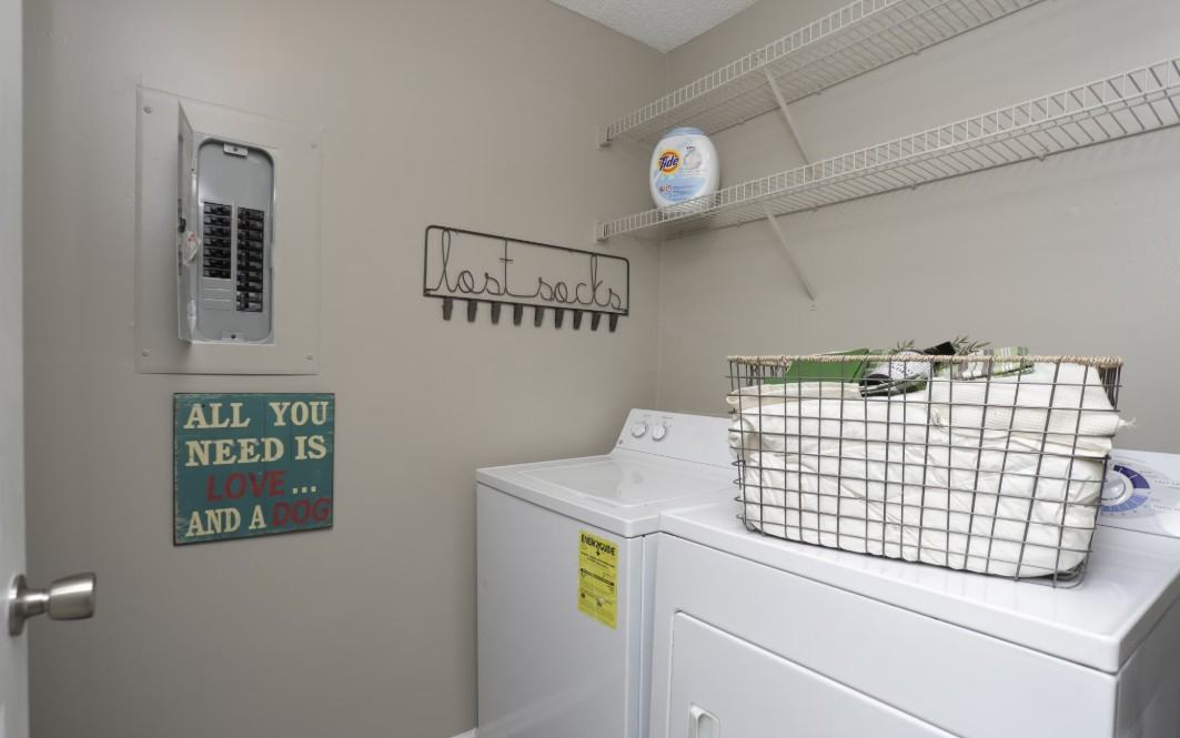 211 Caledon Ct #211 - Photo 4 of 6