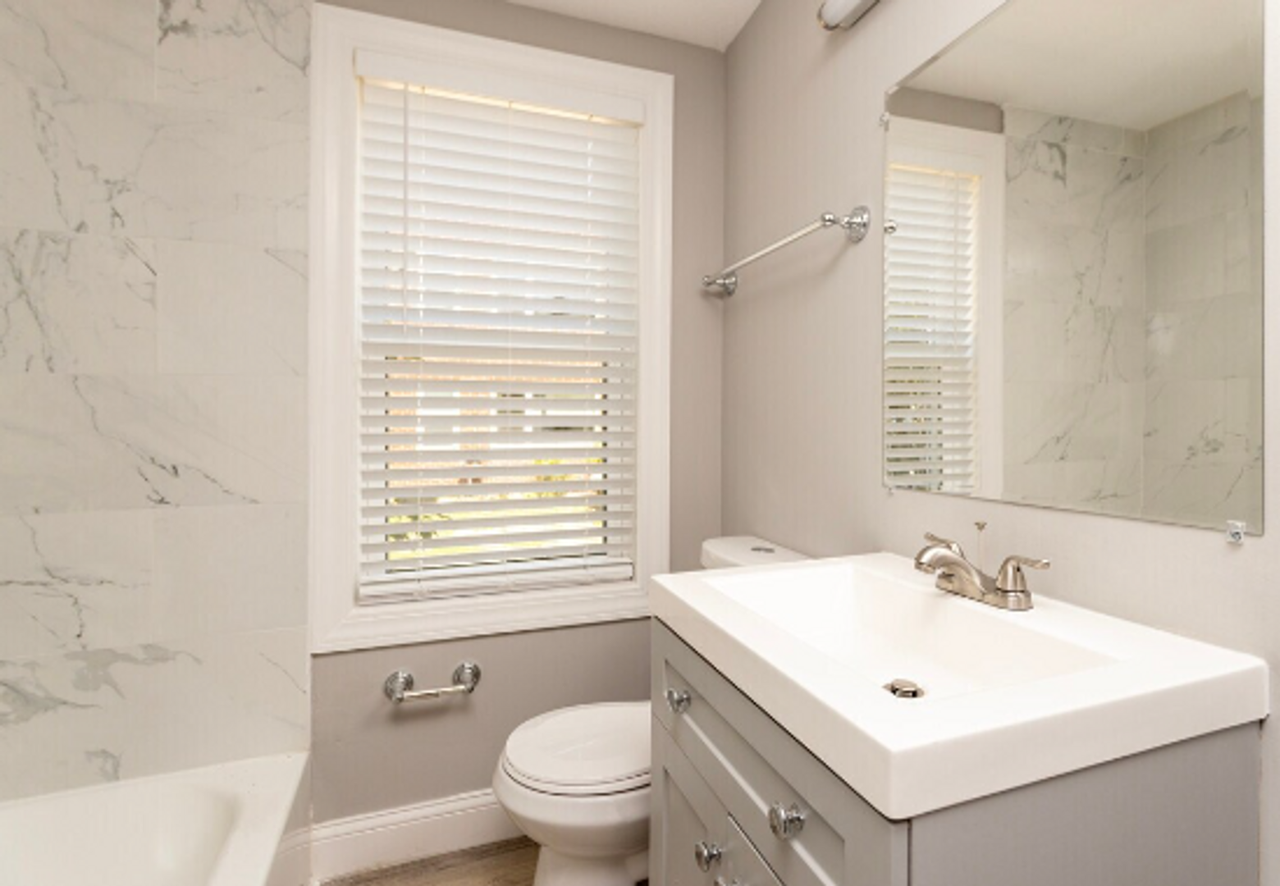 Henry Louis - Photo 2 of 6