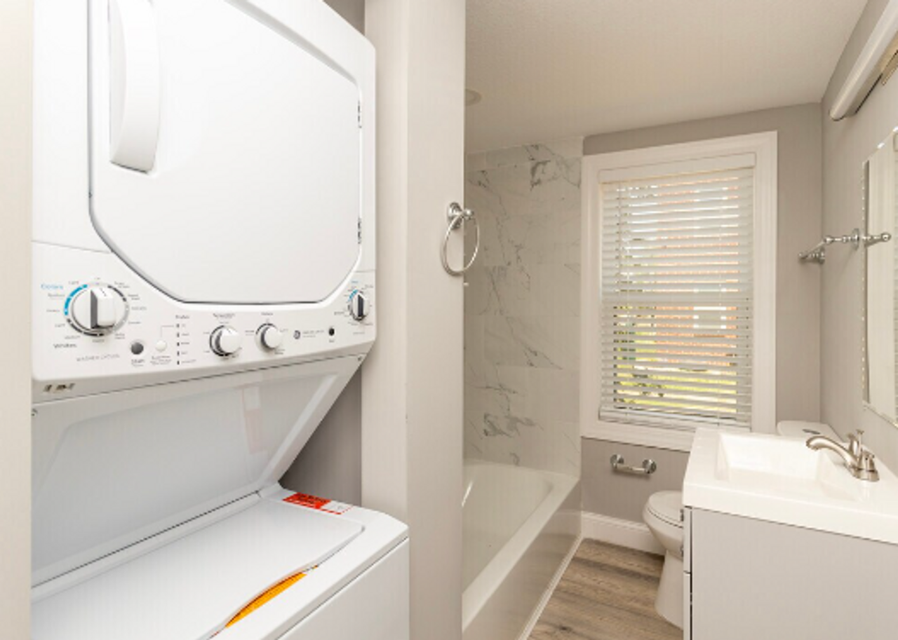 Henry Louis - Photo 3 of 6