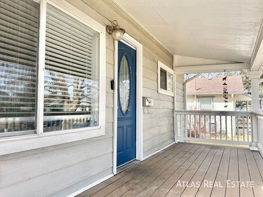 1553 N Ulster St - Photo 2 of 22