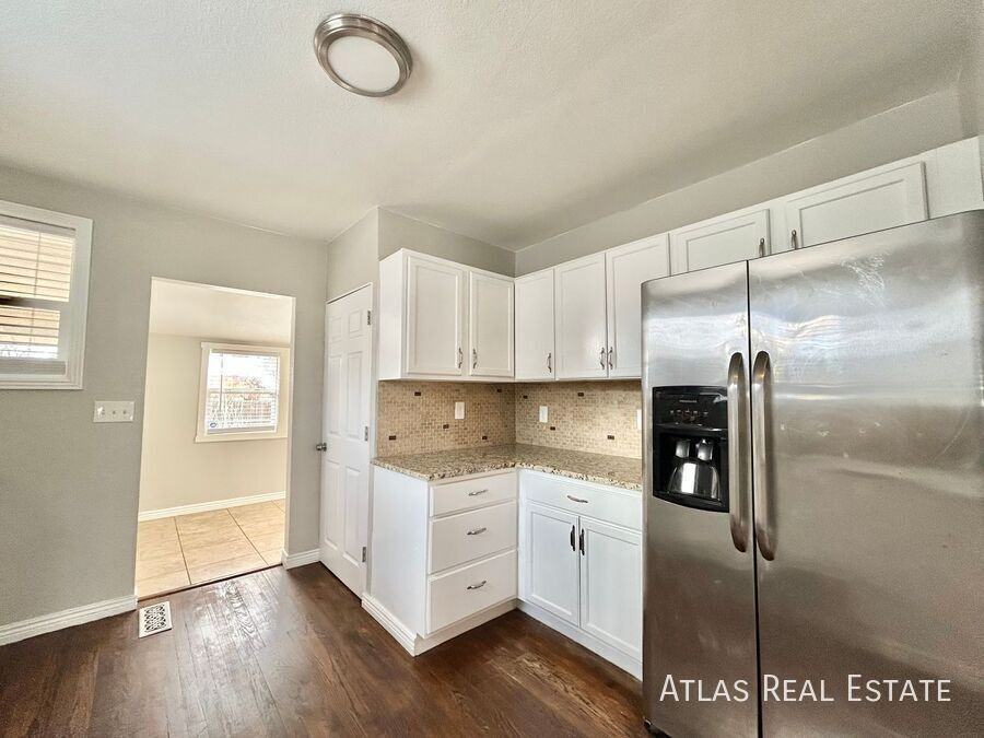 1553 N Ulster St - Photo 3 of 22