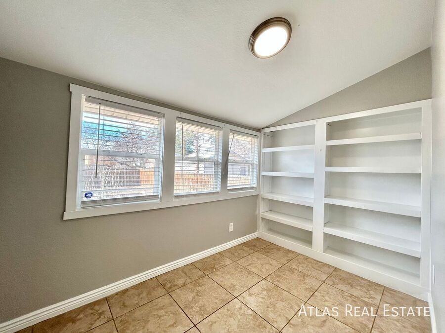 1553 N Ulster St - Photo 6 of 22