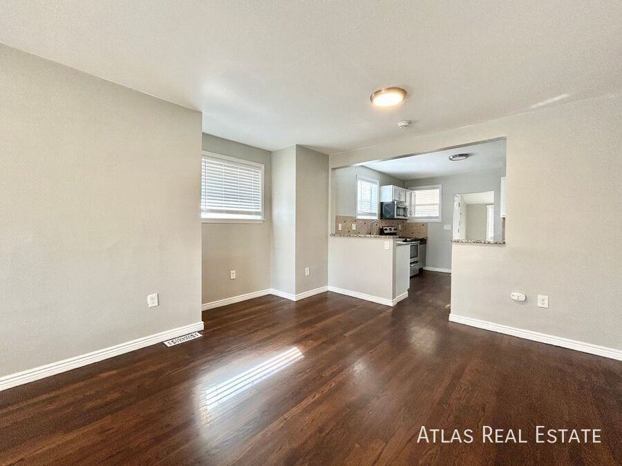 1553 N Ulster St - Photo 7 of 22