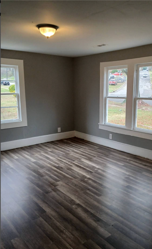 1579 Martin Ave - Photo 5 of 11