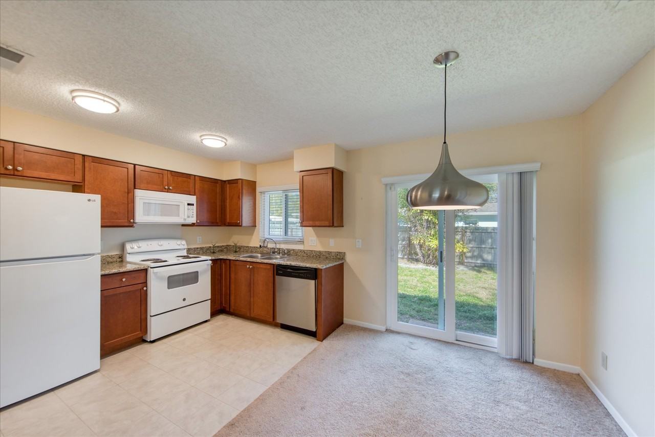 61 Lake Shore Dr #NA - Photo 6 of 20