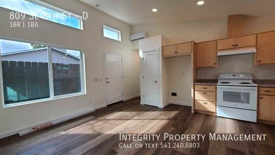 809 Se 8th St #D - Photo 3 of 15