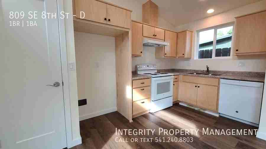 809 Se 8th St #D - Photo 4 of 15