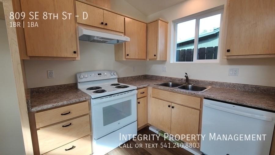 809 Se 8th St #D - Photo 5 of 15