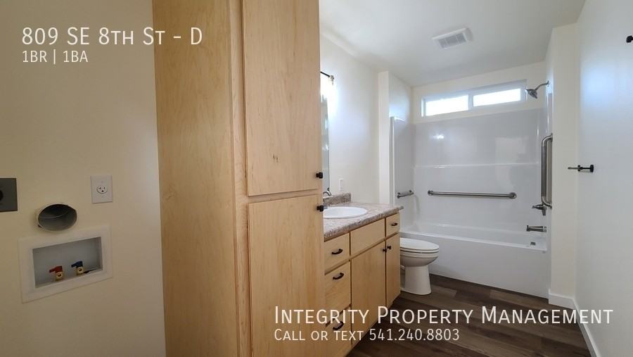 809 Se 8th St #D - Photo 7 of 15